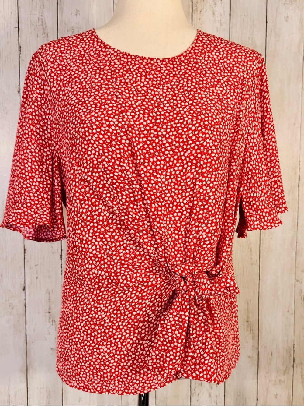 H&M | Red Floral Side-Tie Blouse | Size 10🌼❤️